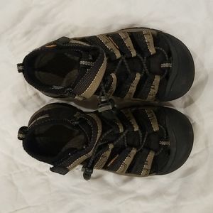 Keen Little Newport H2 black Sandals Toddler boys Size 13